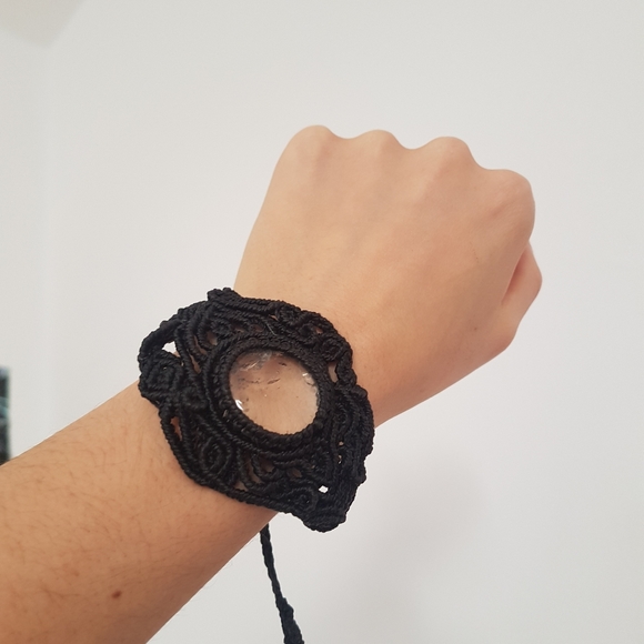 Handmade macrame bracelet - Picture 2 of 5